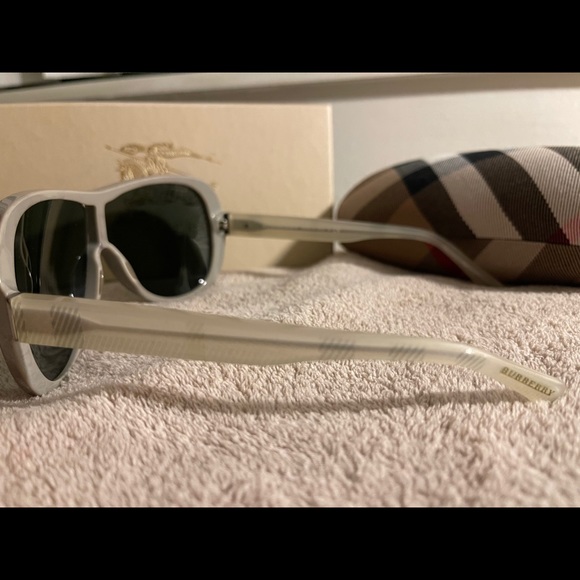 Burberry sunglasses (unisex) main image 4